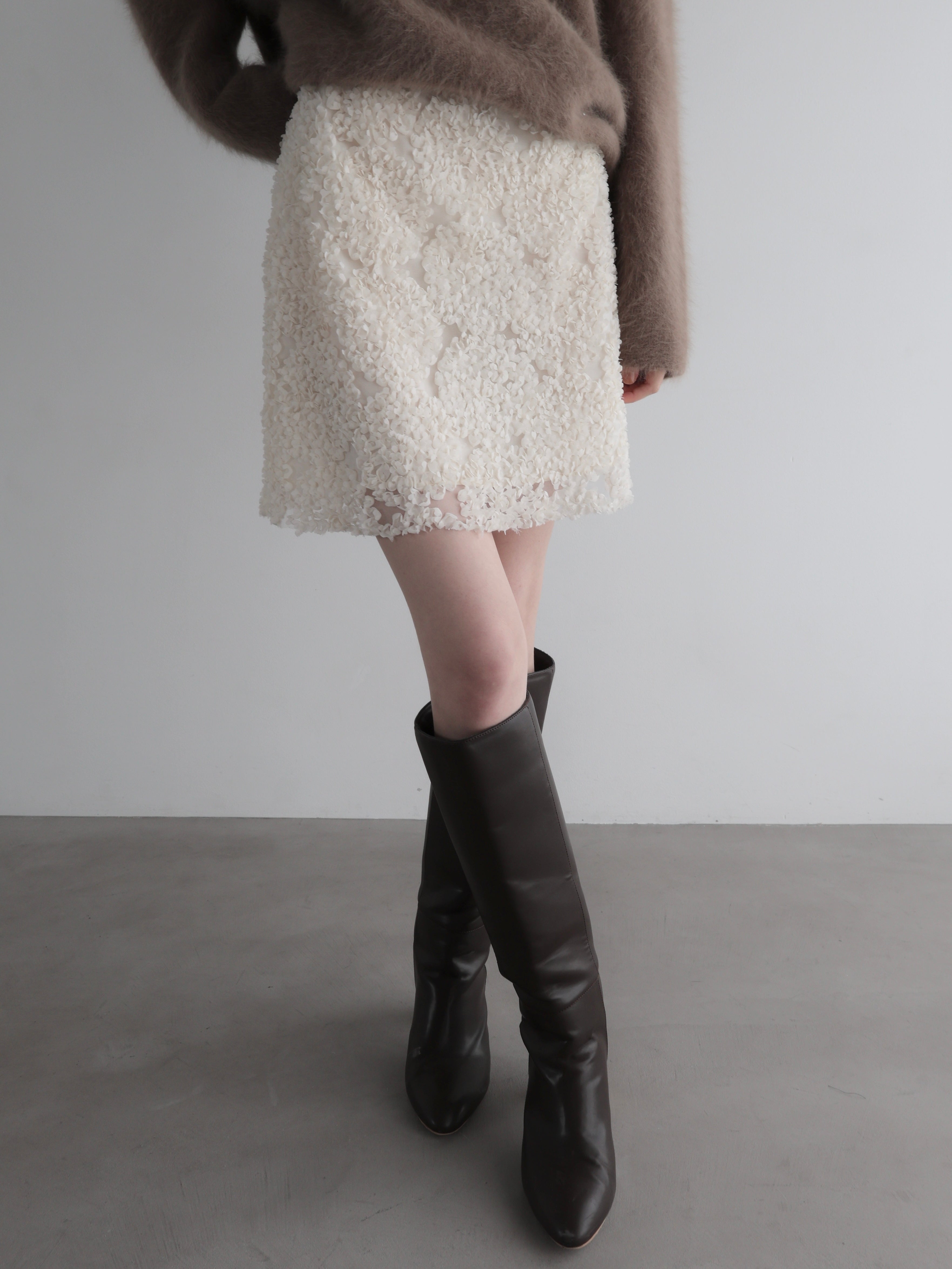 【AMOMMA】FLOWER MINI SKIRT(IVORY) flower mini skirt – AMOMMA
