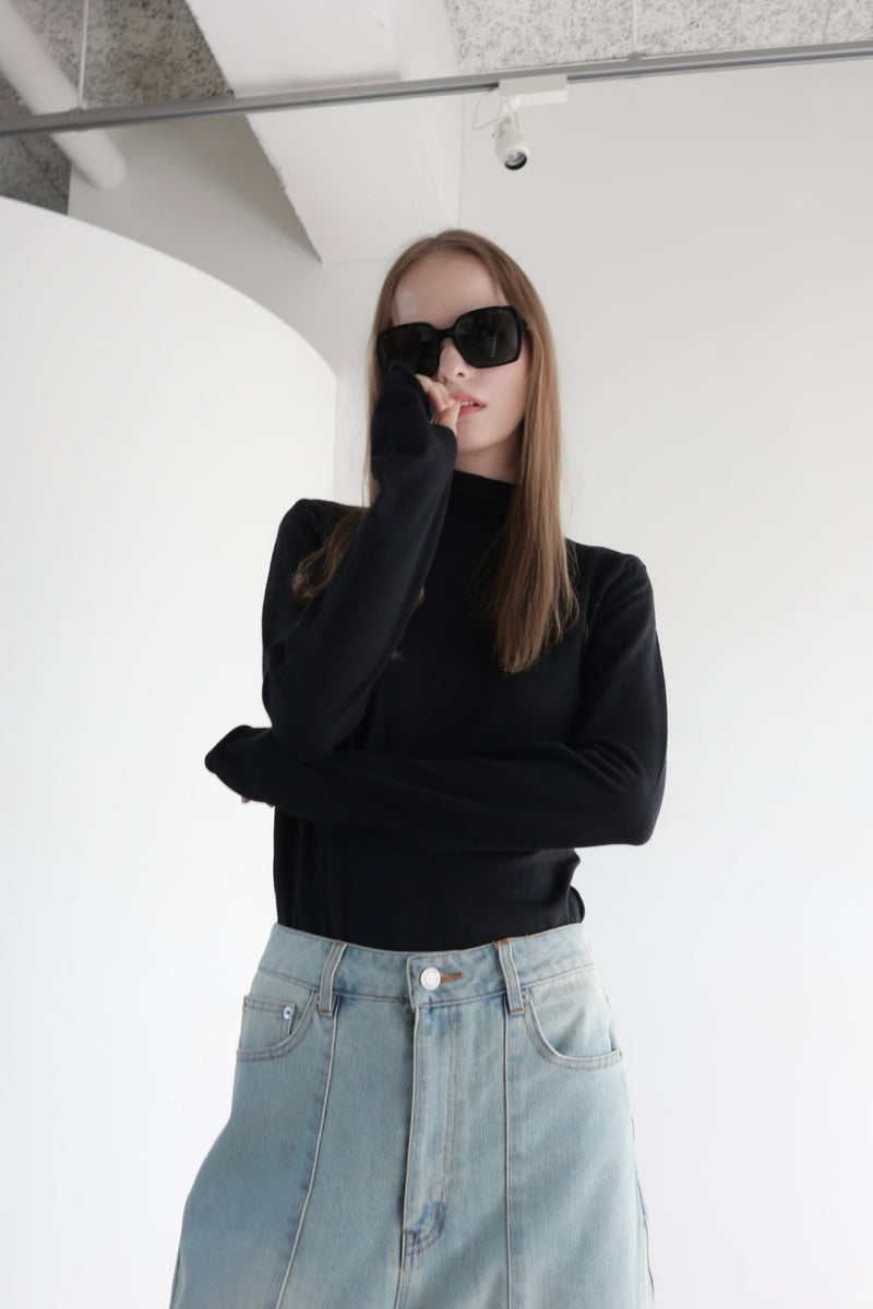THUMBHOLE TURTLE NECK KNIT