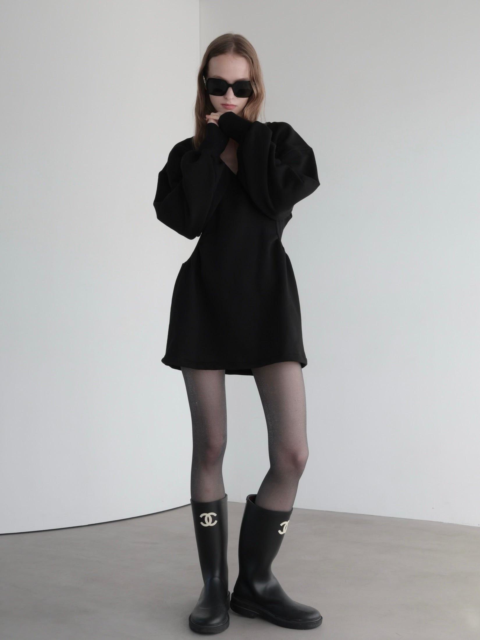 AMOMMA Vネックスウェットミニドレス V NECK SWEAT MINI DRESS – AMOMMA