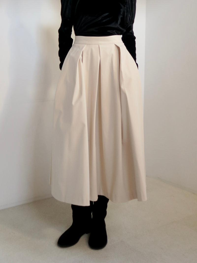 TUCK VOLUME FLARE SKIRT