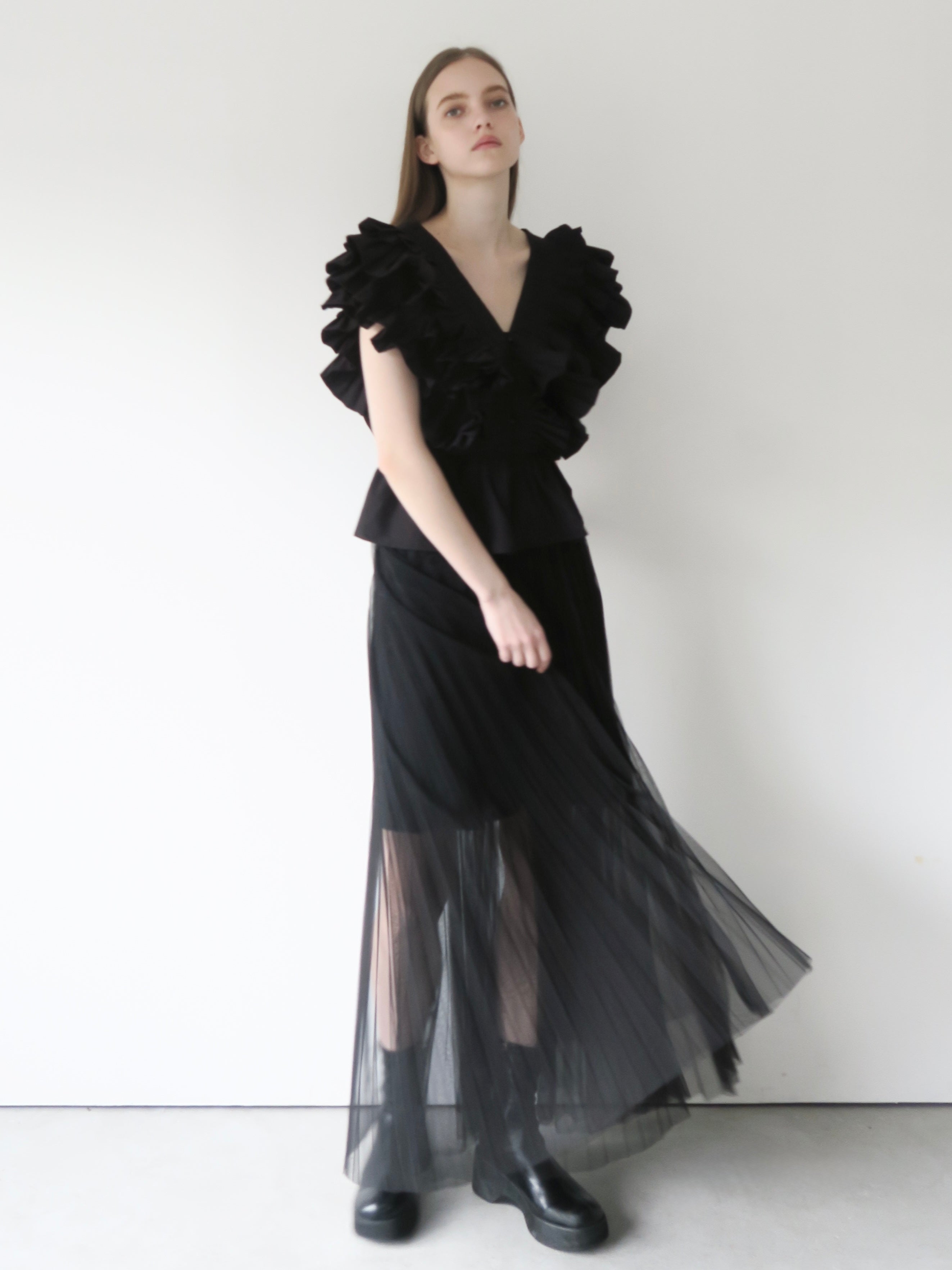 RAFFLE FRILL TOPS（BLACK） – AMOMMA