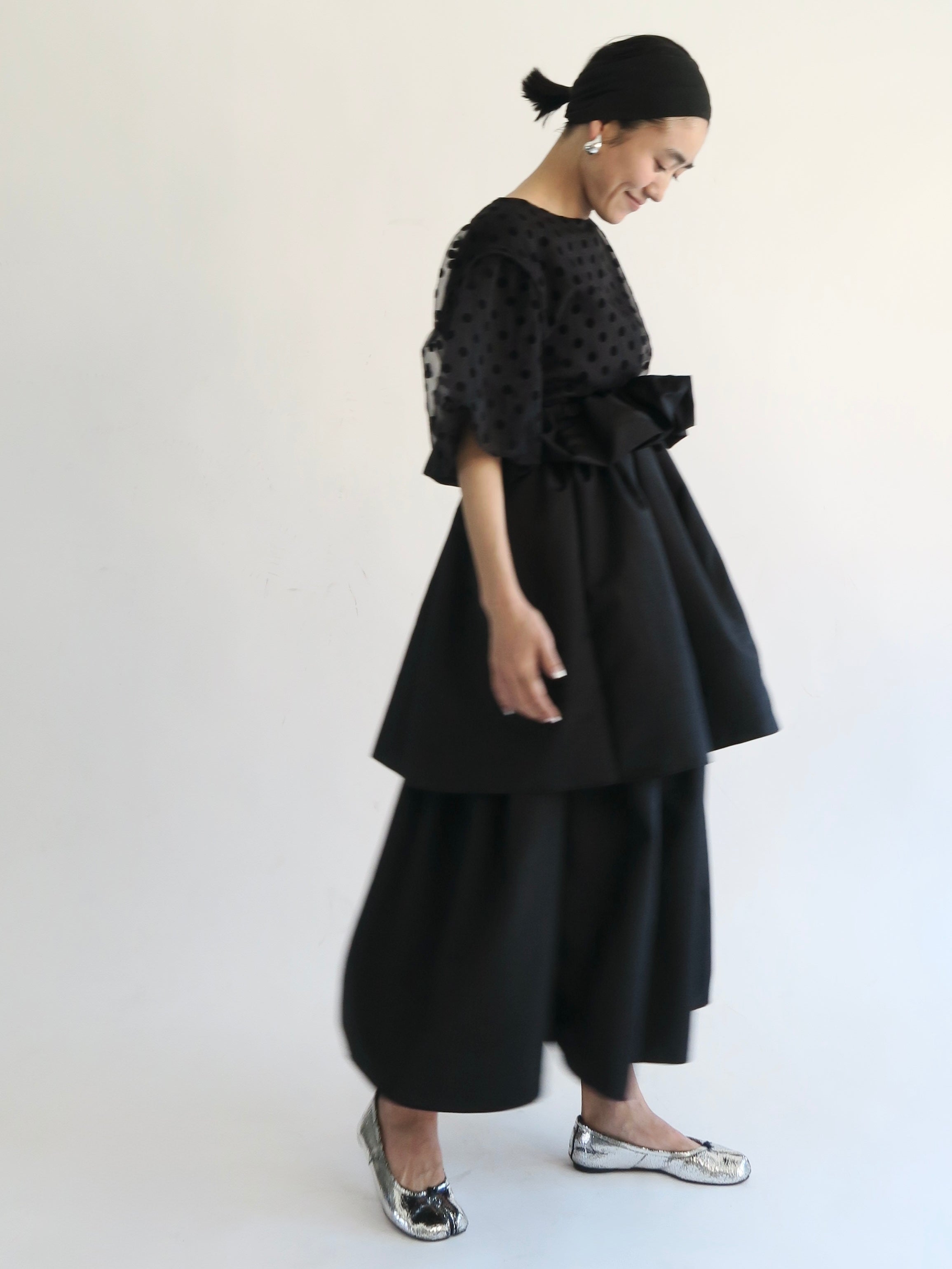 VOLUME UP FLARE SKIRT(BLACK) – AMOMMA