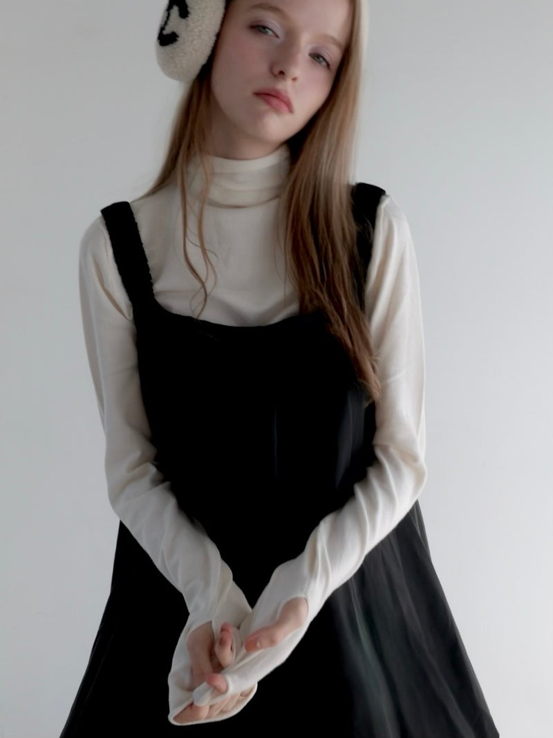 THUMBHOLE TURTLE NECK KNIT