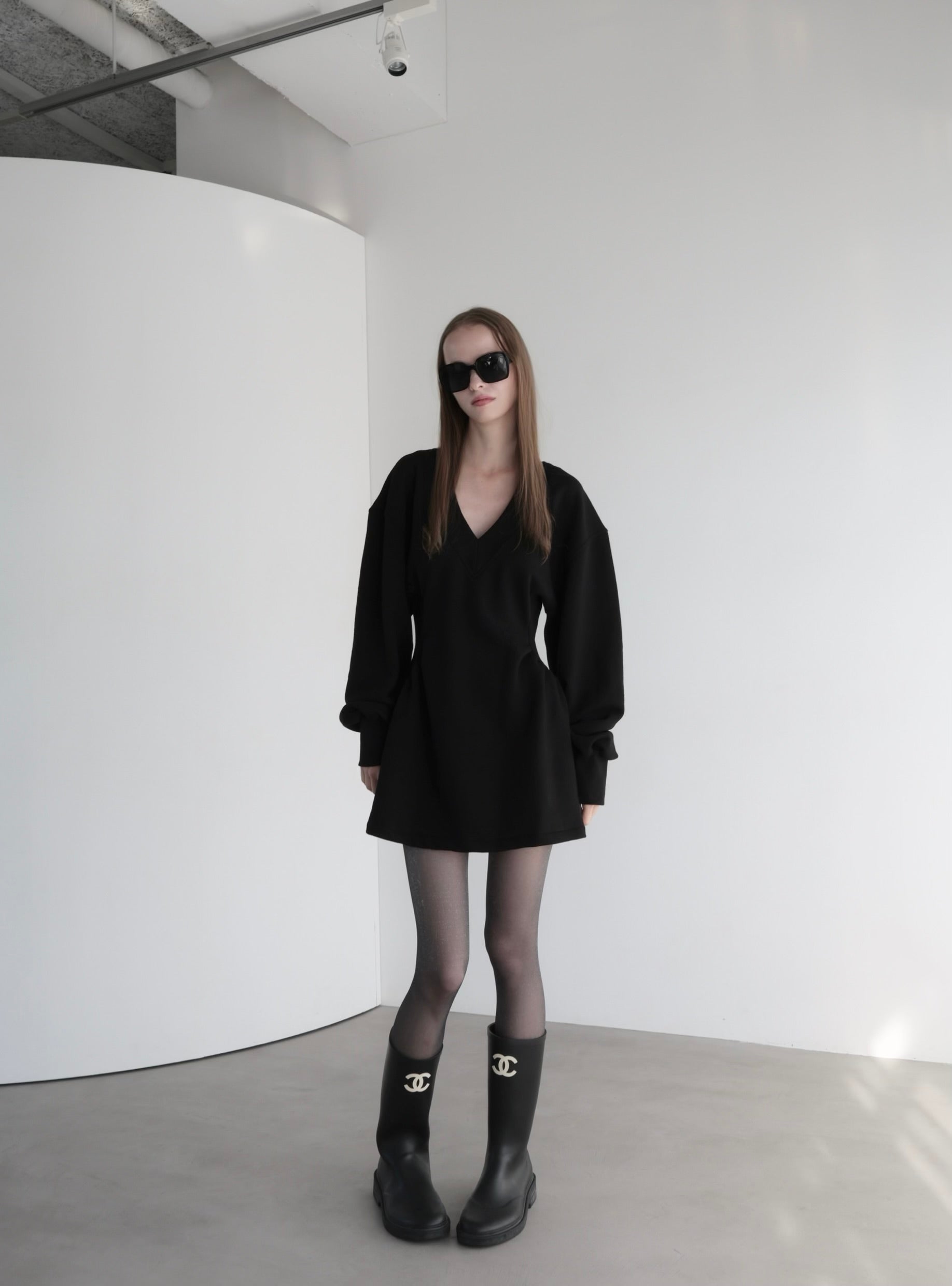 V NECK SWEAT MINI DRESS – AMOMMA