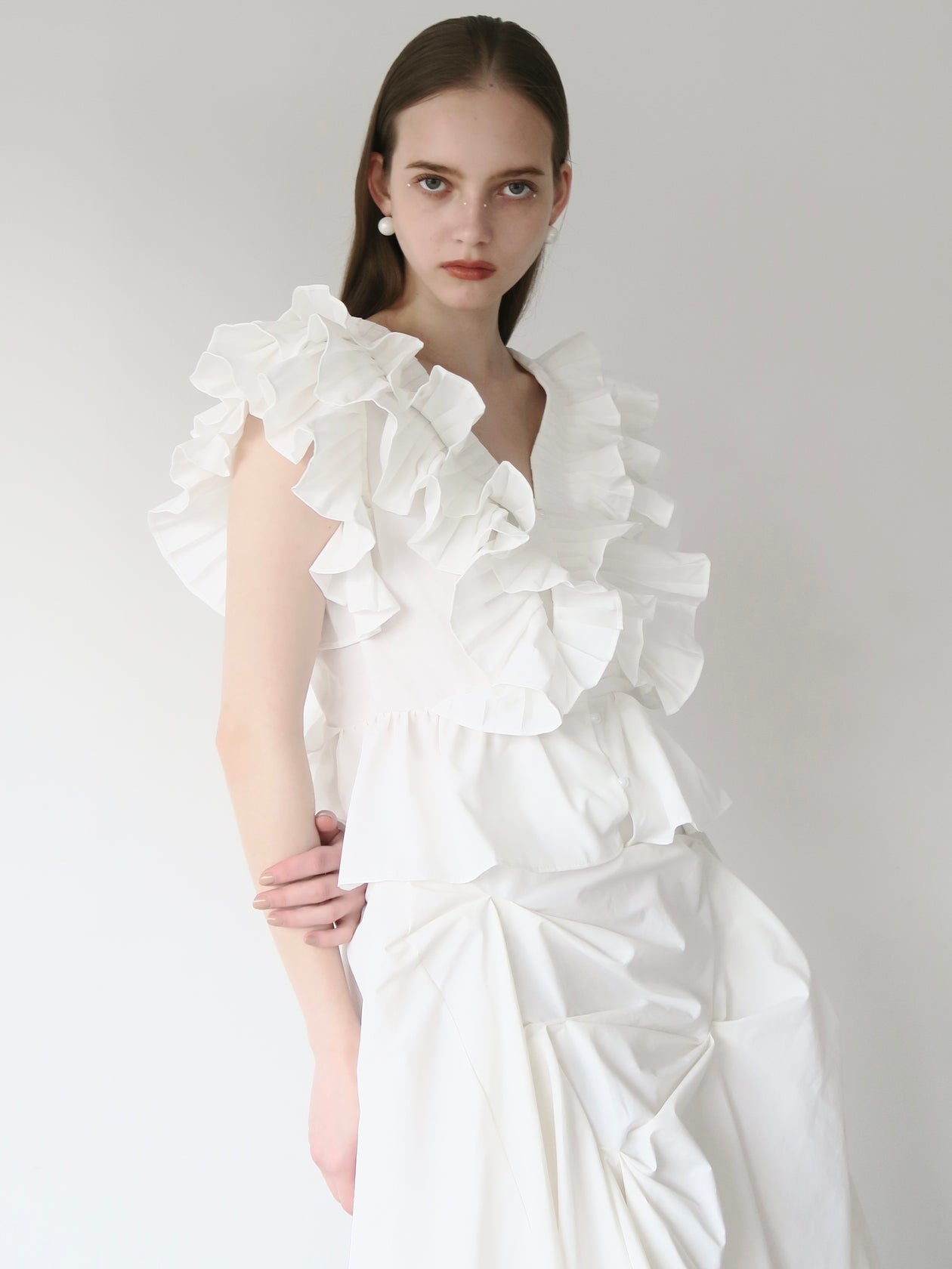 AMOMMA RAFFLE FRILL TOPS (IVORY)｜半袖