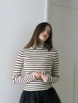 THUMBHOLE TURTLE NECK RIB KNIT