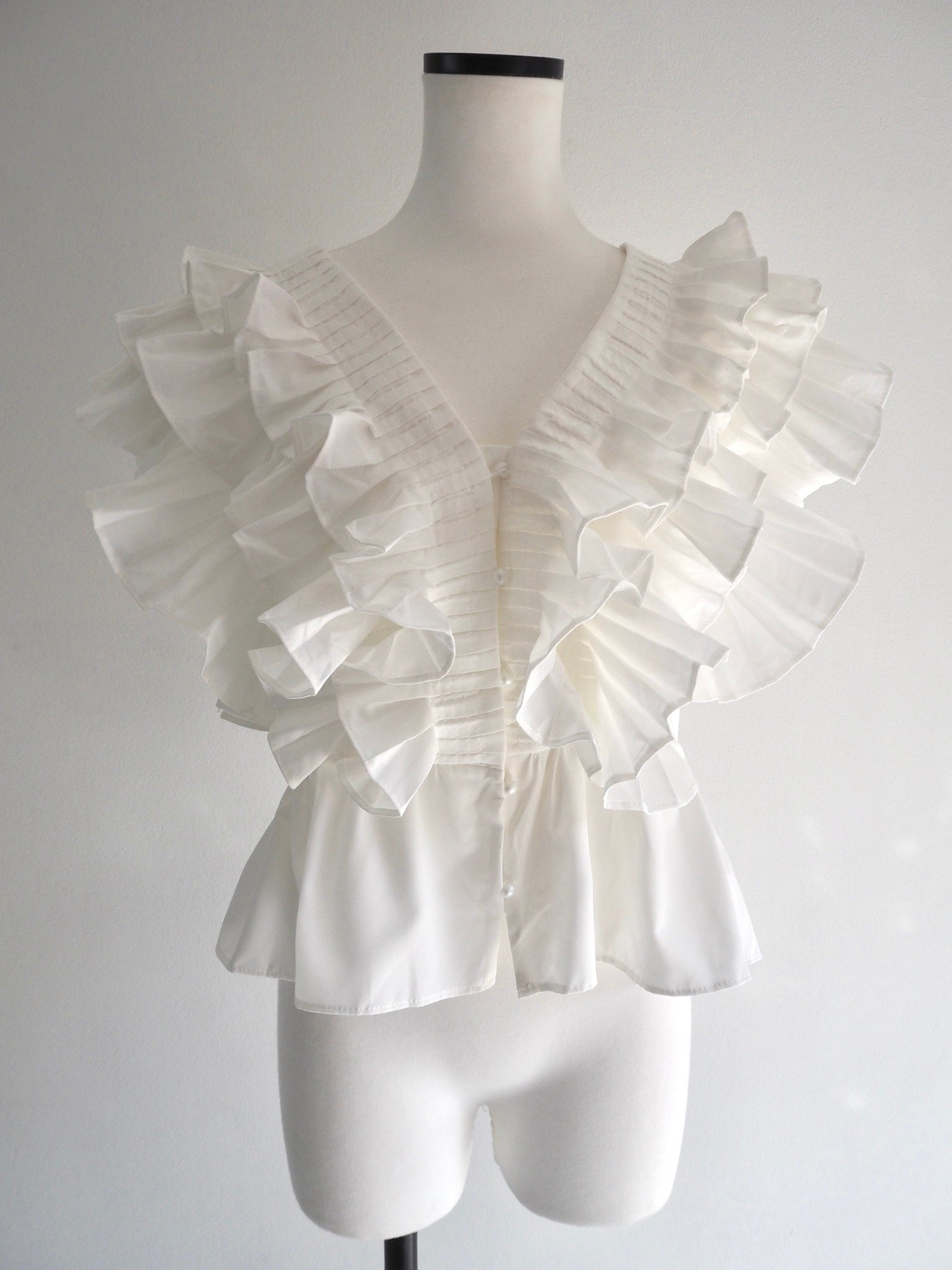 AMOMMA /RAFFLE FRILL TOPS ブラウス(IVORY) サンプルセール / raffle frill tops (ivory) – AMOMMA