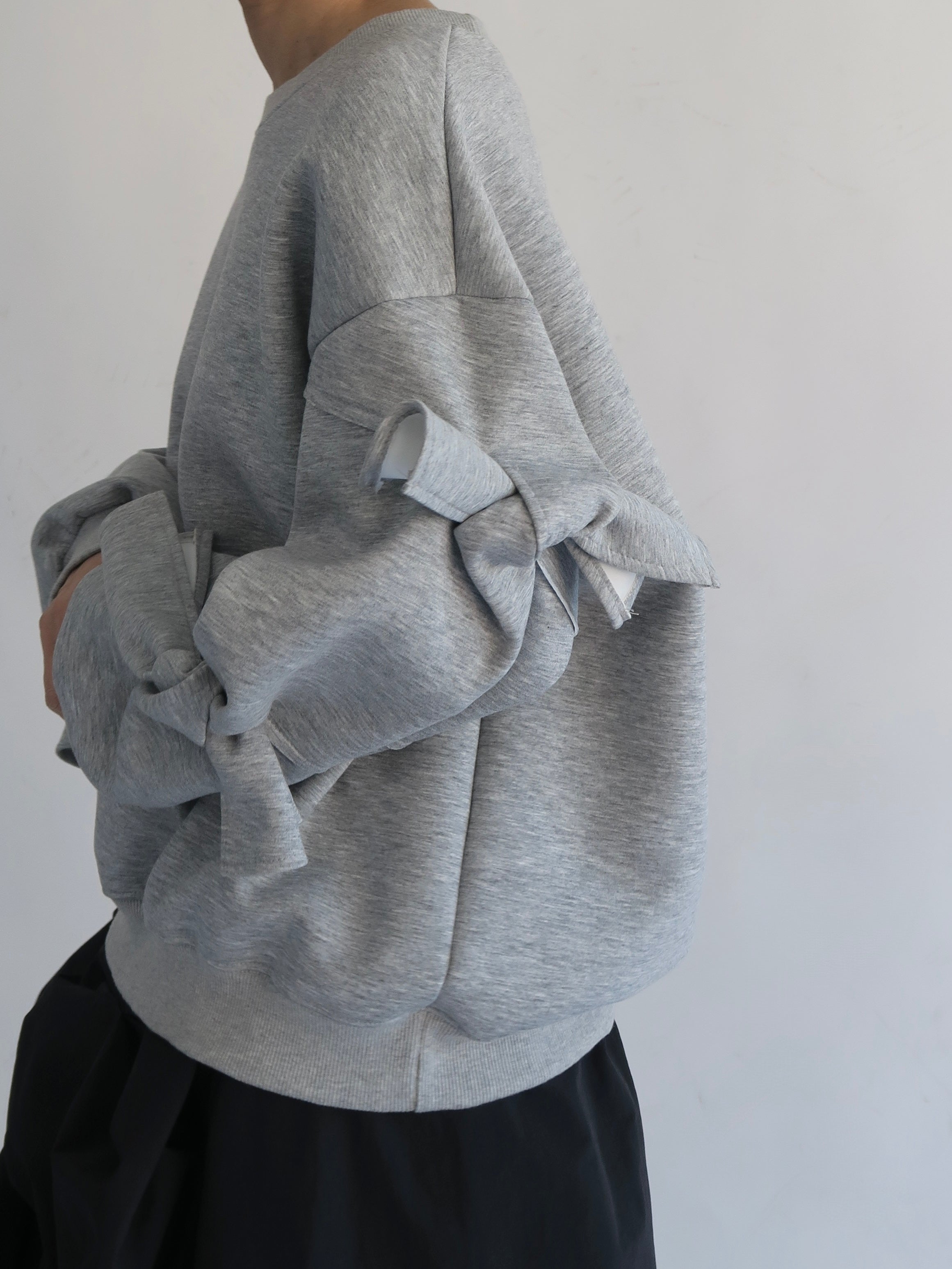 AMOMMA アモナ RIBBON SLEEVE SWEAT ribbon sleeve sweat – AMOMMA