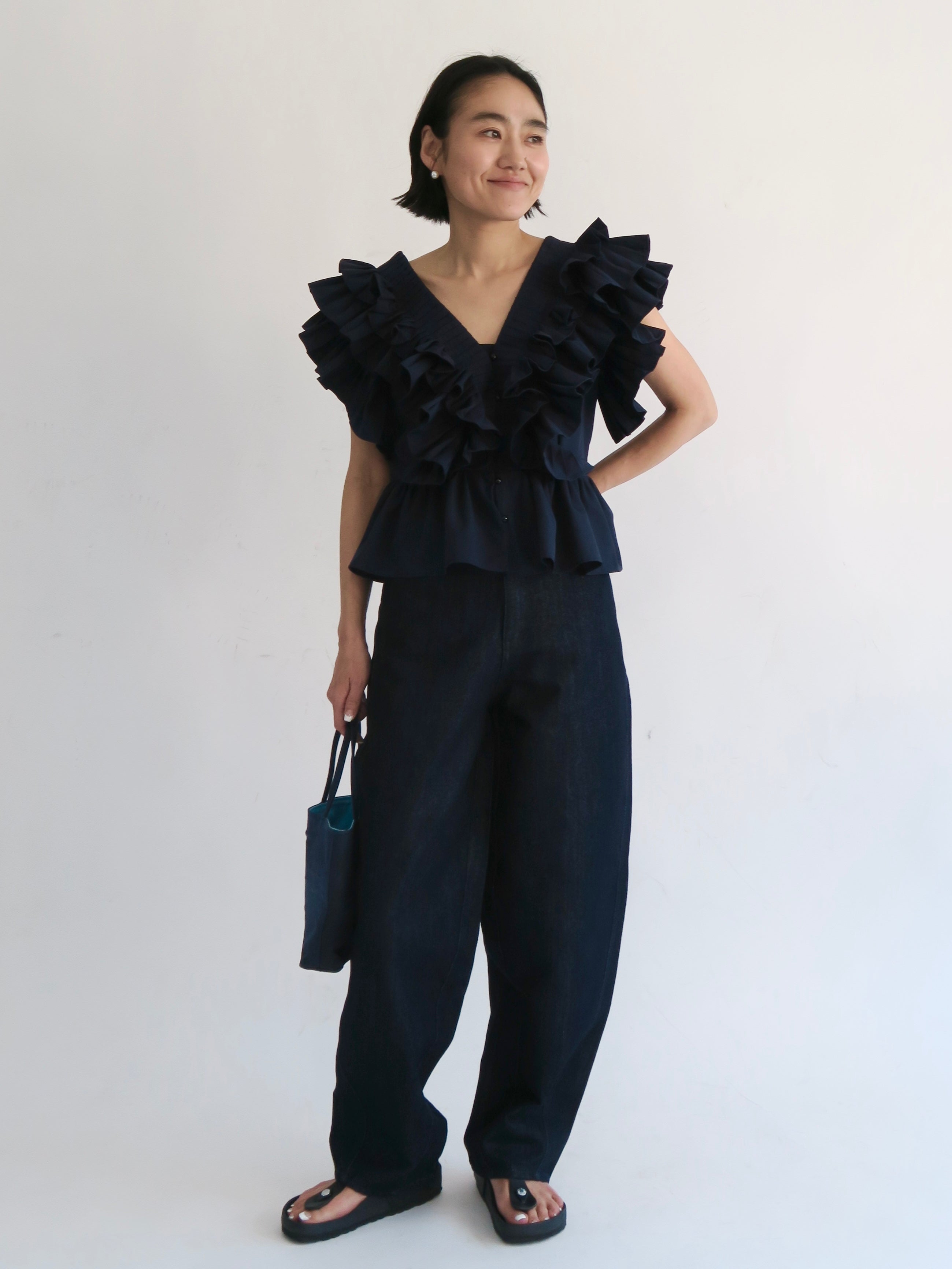 AMMOMA 黒 フリル付き トップス USAGI ONLINE限定カラー】RAFFLE FRILL TOPS（シャツ/ブラウス