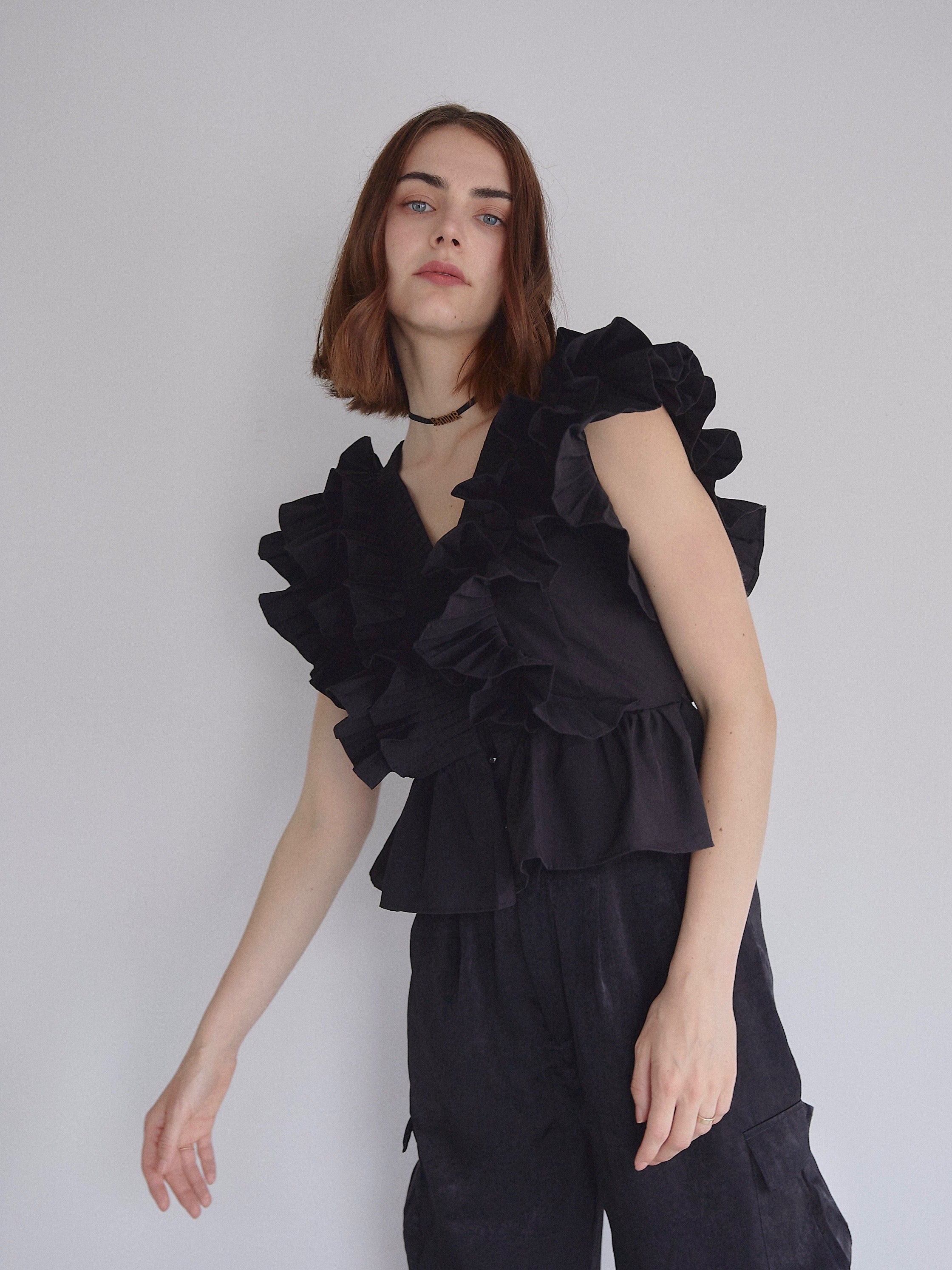 RAFFLE FRILL TOPS (BLACK)